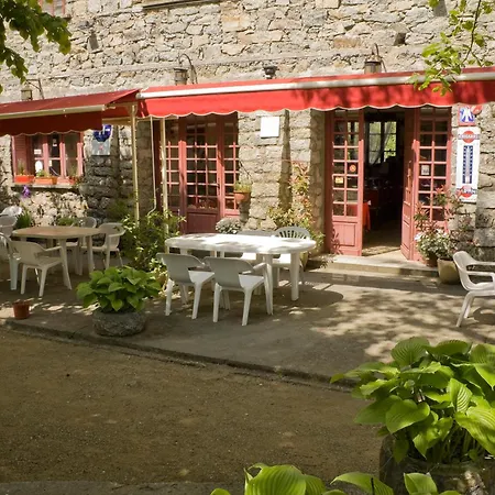 - Pub Le Petit Bosquet Hotel