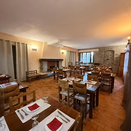 - Pub Le Petit Bosquet Hotel