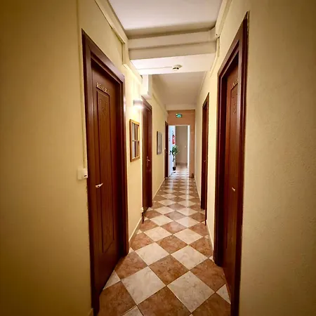 - Pub Le Petit Bosquet Hotel