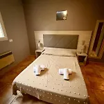 - Pub Le Petit Bosquet ホテル 3*