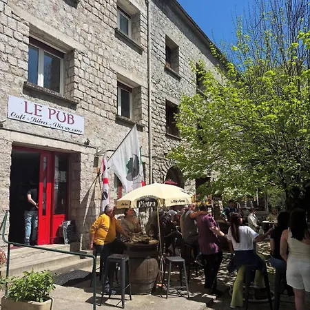 - Pub Le Petit Bosquet מלון Santo-Pietro-di-Venaco