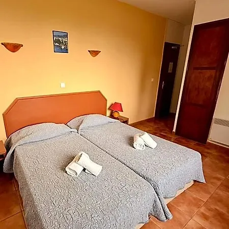 - Pub Le Petit Bosquet Hotel 3*