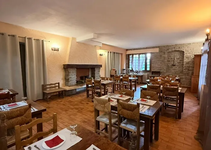 - Pub Le Petit Bosquet Hotel