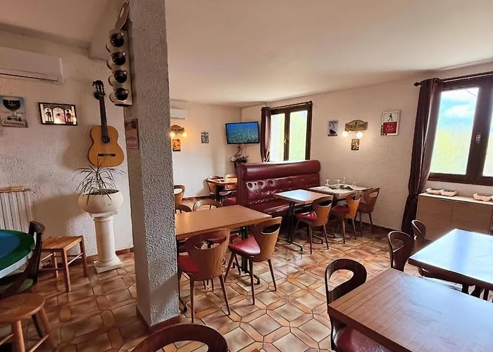 - Pub Le Petit Bosquet מלון 3*