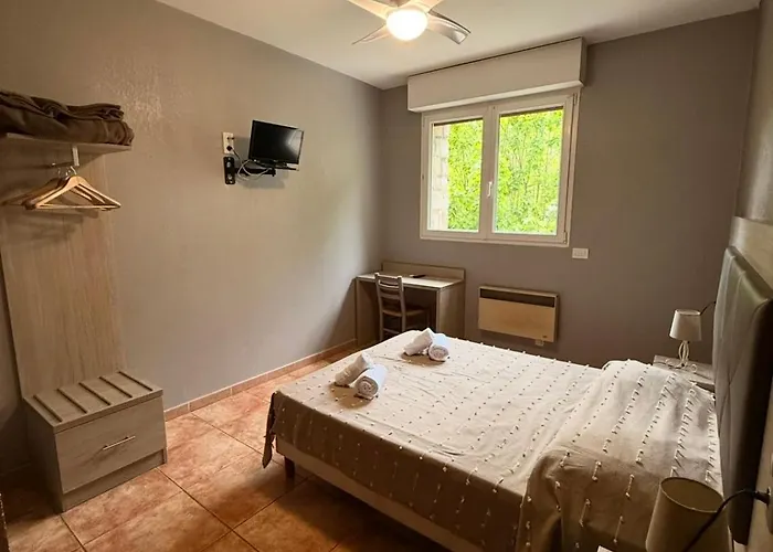 - Pub Le Petit Bosquet 3* Santo-Pietro-di-Venaco