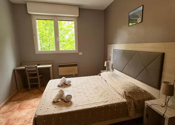 - Pub Le Petit Bosquet מלון